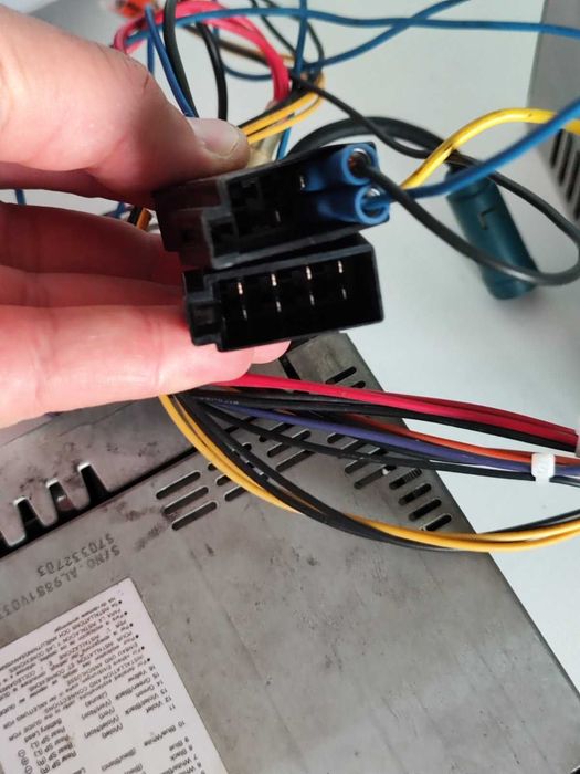 Радио Alpine CDE - 9881R + Дистанционно + Aux кабел