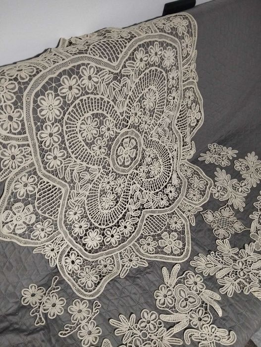 Fata de masa și mileuri