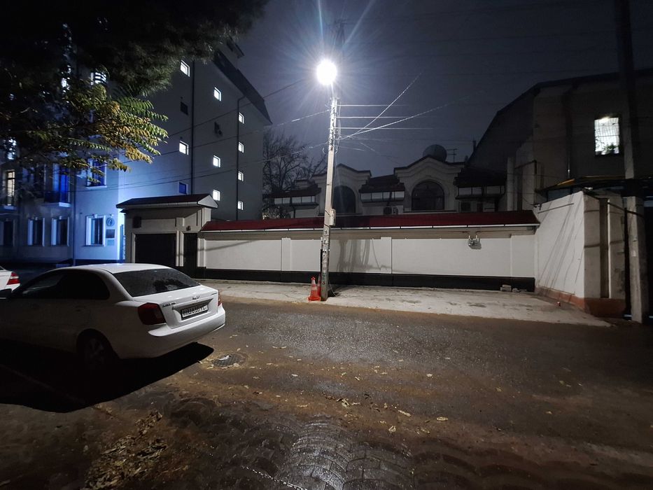 Срочно сдаётся офис Ракат махаля С улицы Ш.Руставели 50 метр С ремонт.