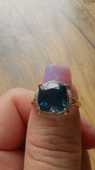 Кольцо золото с бриллиантами по кругу