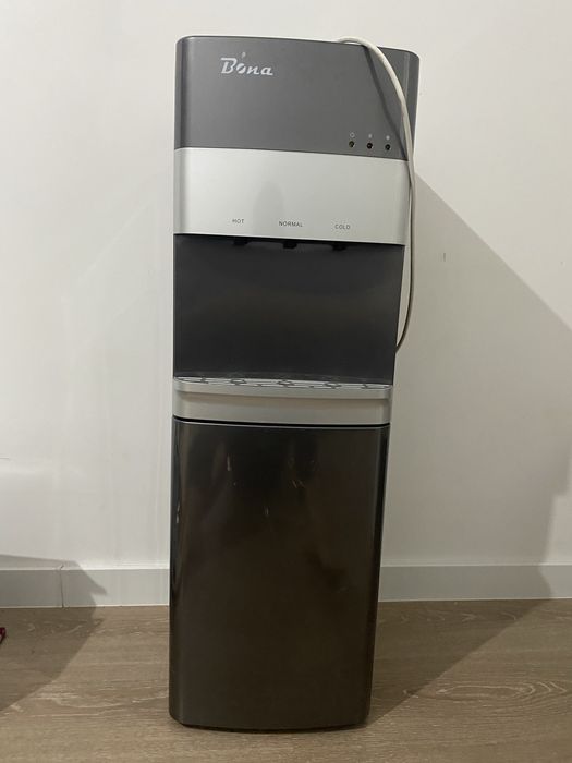 Кулер вода диспансер