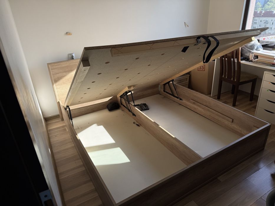 Употребявана Спалня 180/200см + 2 нощни шкафчета , транспорт до 50км