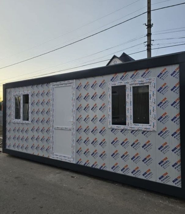Vand container de locuit 6x2.4 cu o usa si 2 ferestre