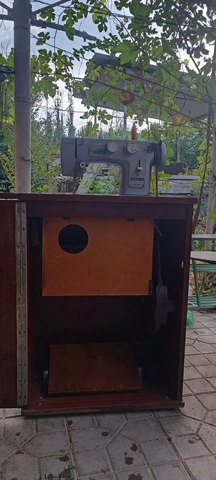 Швейная машина Чайка