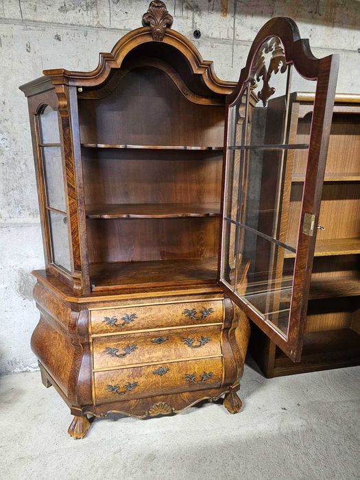 Витрина с интарзия в стил Чипъндейл