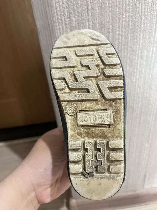 Продам детскую обувь