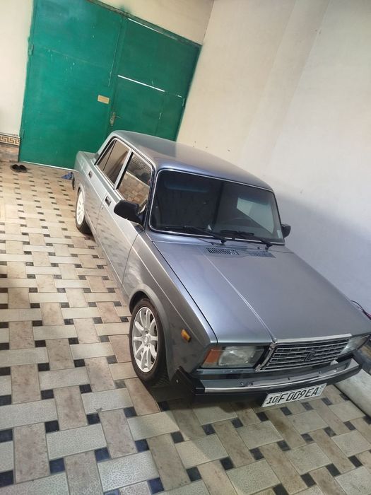 Lada 2107 sotiladi