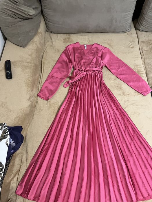 Rochie lunga  in pliuri, elastică in talie,