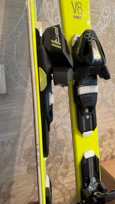 Фирменные лыжи HEAD