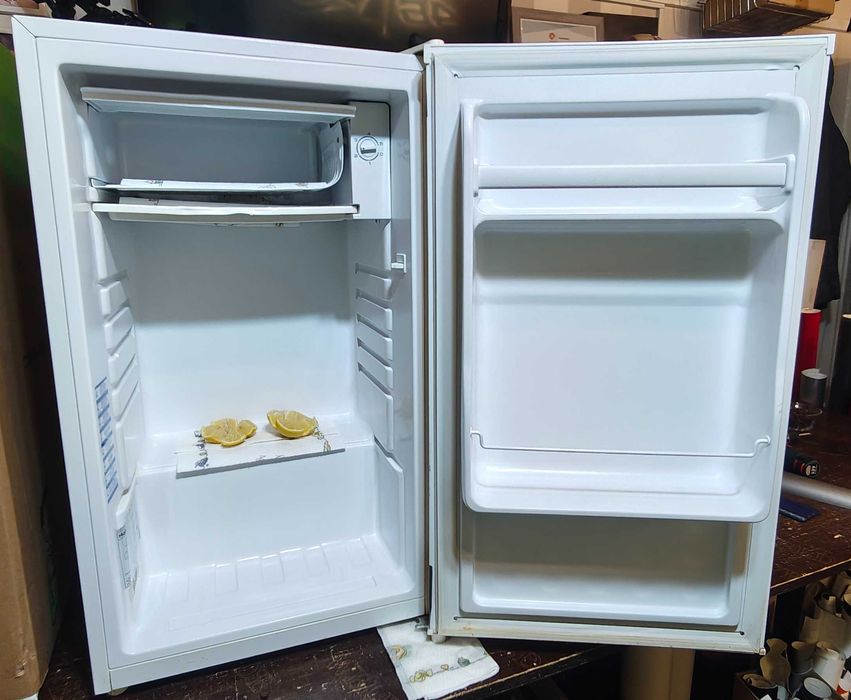 Haier HTTF-406W (81 литра) - Малък хладилник Haier - Smeg Style / Brushed Steel + Опция за ваше лого!