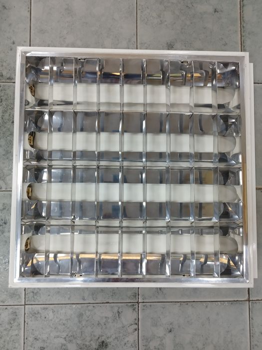 Продавам осветителни тела.