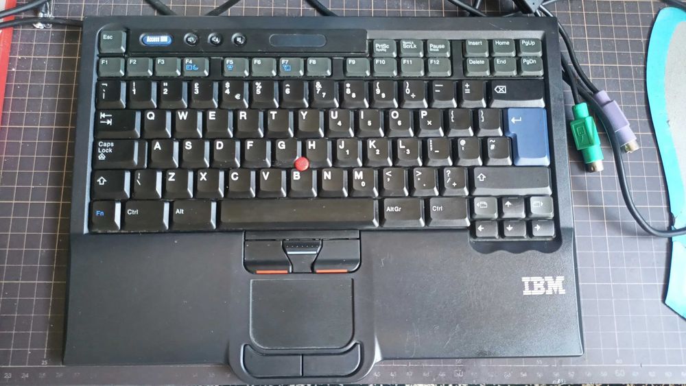 IBM PS/2 Travel Keyboard with UltraNav (SK-8840)