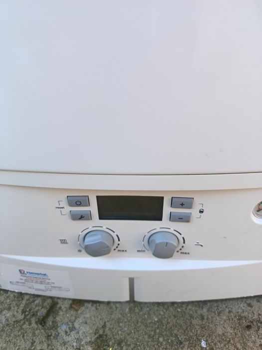 Vând  Centrala defecta