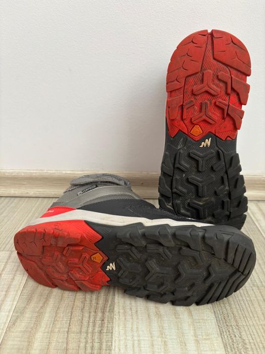 Bocanci Impermeabili Mid Drumeție la Munte Mărime 34 Gri Copii Quechua