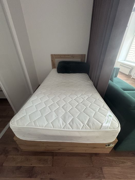 Кровать односпальная б/у.