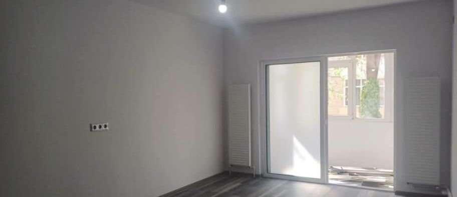 Apartament 2 camere,decomandat,Icfrimu,etaj1/4:89.000euro