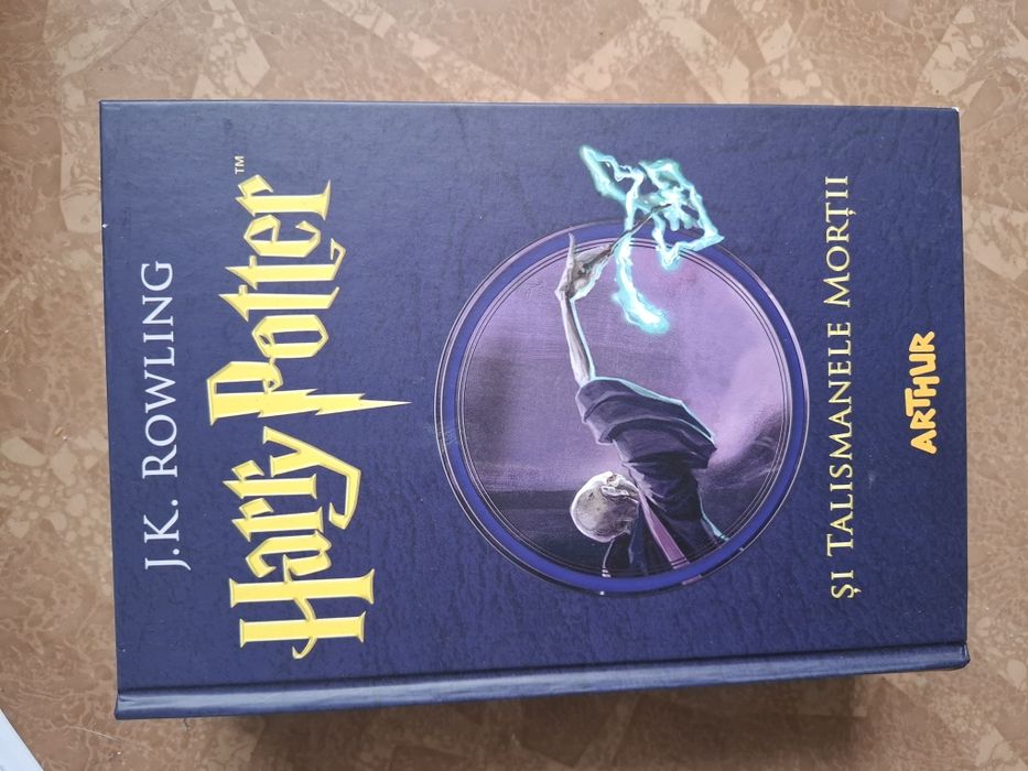 Vand cărți Harry Potter