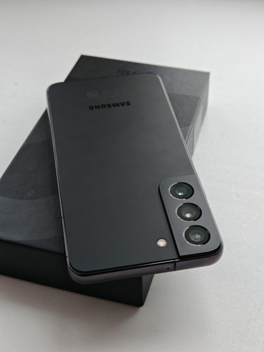 Продам Samsung s22 с коробкой  8/128