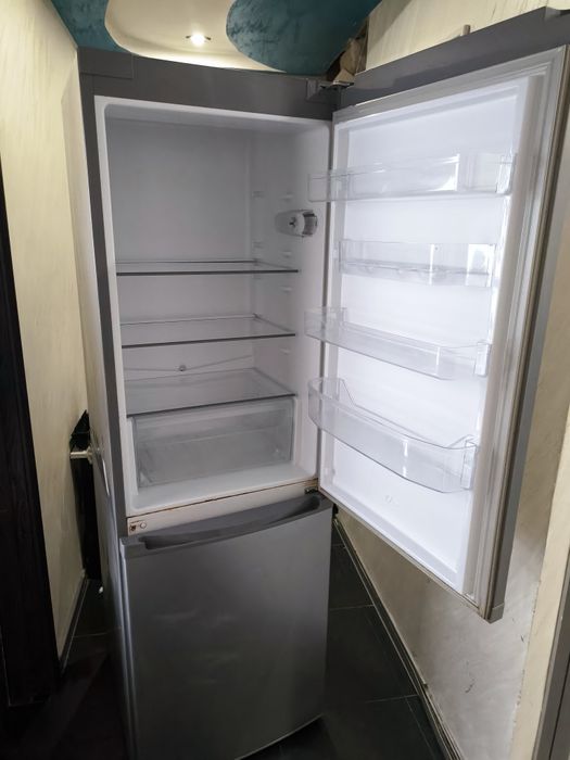 Хладилник с фризер