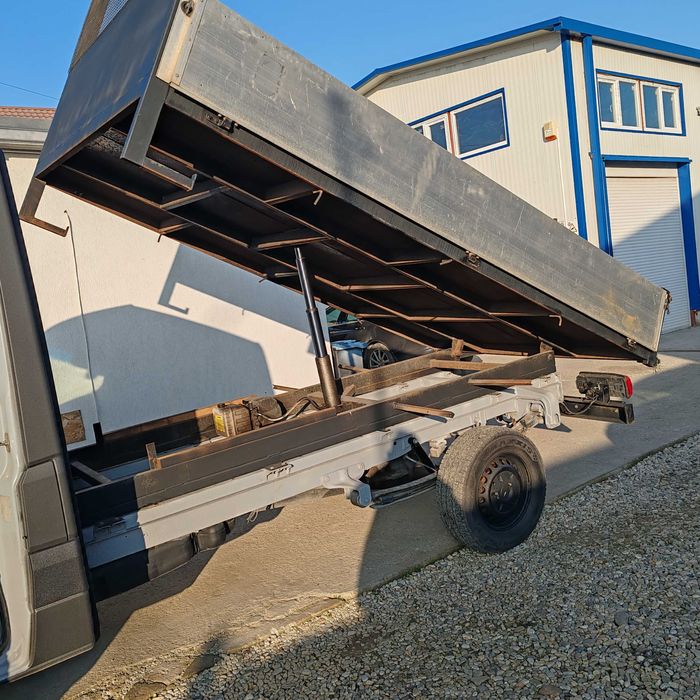 Mercedes Sprinter cu platforma basculabila