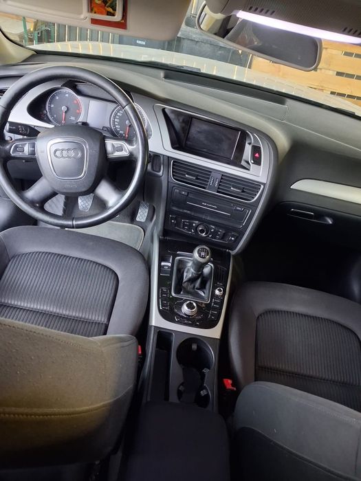 Vând Audi A4 b8 2010 ,2.0l disel