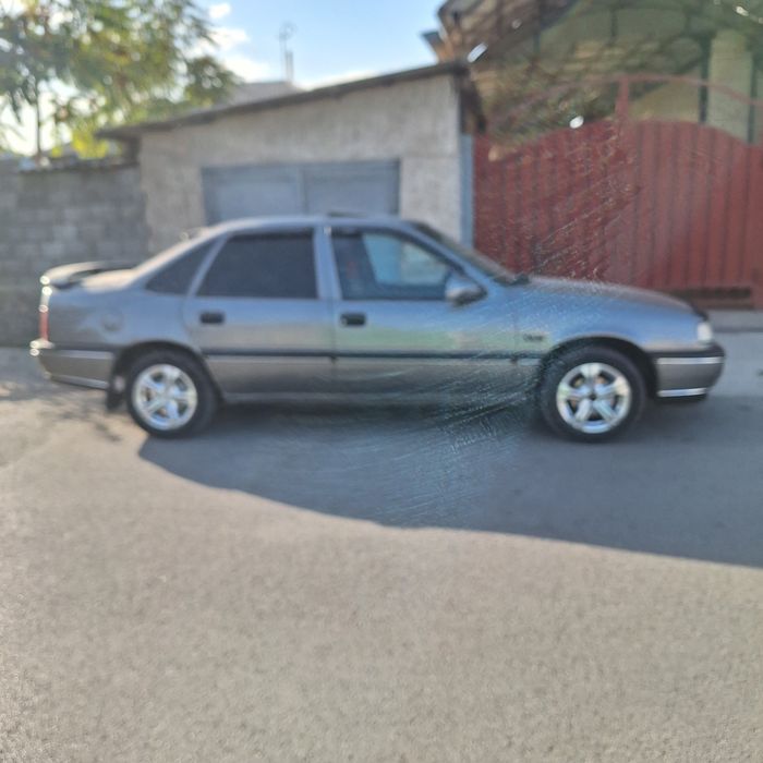 Продам опель 1,8 1994года