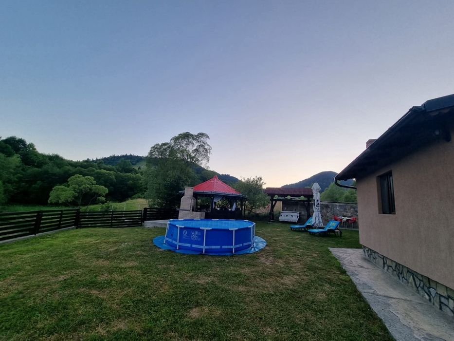 Casă/Cabană de vânzare în Bucovina Câmpulung Moldovenesc , 4158mp  teren  împrejmuit cu gard,
