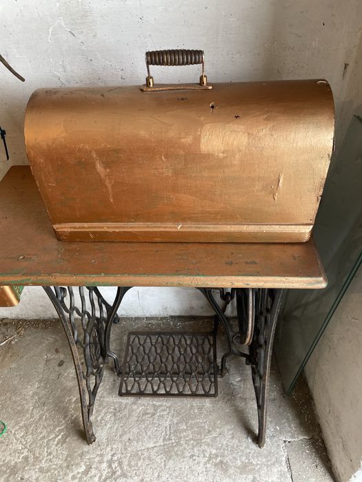 Продам швейную машинку.