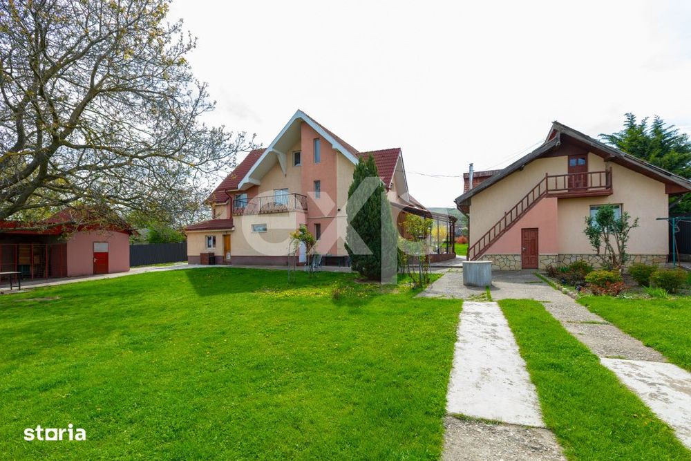 Casa/vila de vanzare cu teren generos 3659 mp si 3 constructii, Sarata