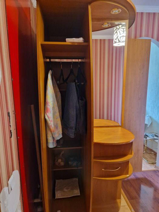 Продам шкаф в прихожую
