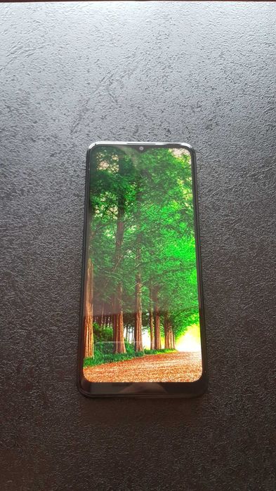 Продавам телефон TCL 305