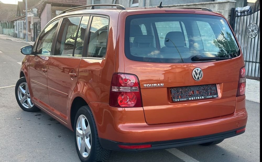 VOLKSWAGEN Touran 2010 — imagine 4