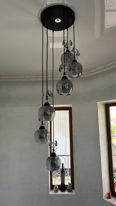 Срочно продаю люстру для лестницы