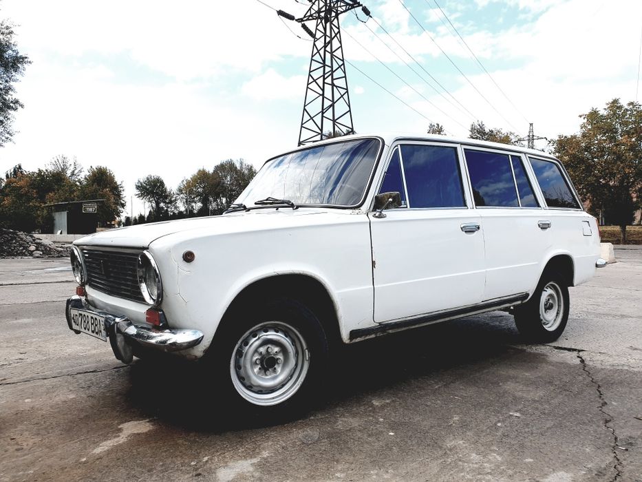 Lada 2102 сотилади