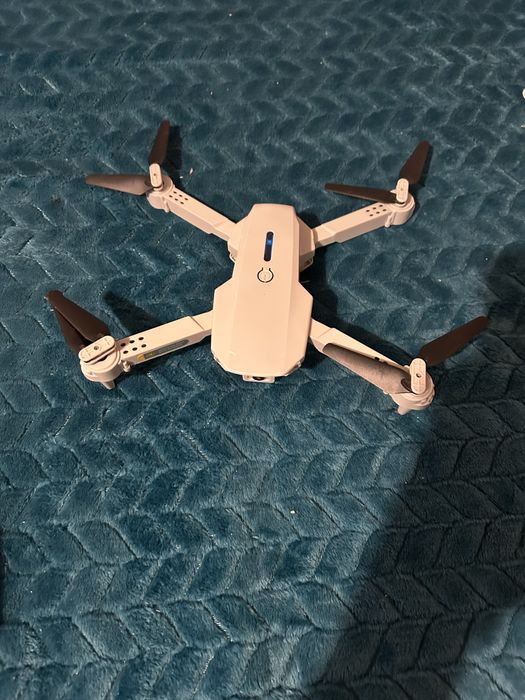 Drona cu telecomanda /video