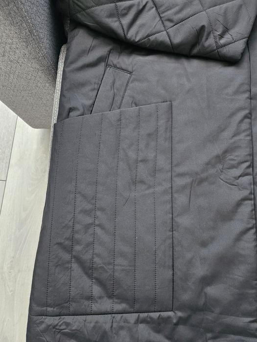 Зимний пуховик с капюшоном