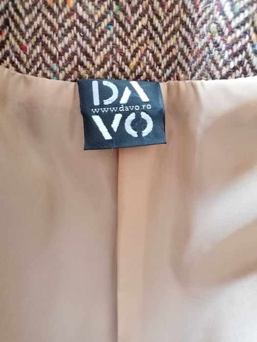 Hăinuța scurta, maro, cu lana