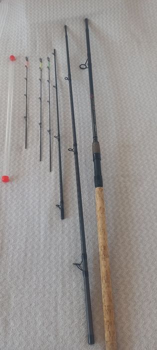 Фидери DAIWA AGVALITE 3.90/150gr #  FL strategis 3.90 / 100-200