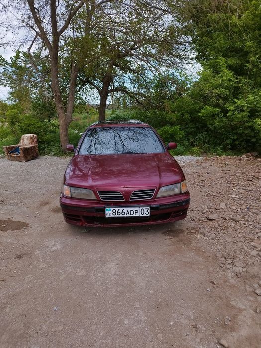 Nissan maxima машина