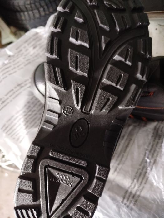 Рабочие ботинки.