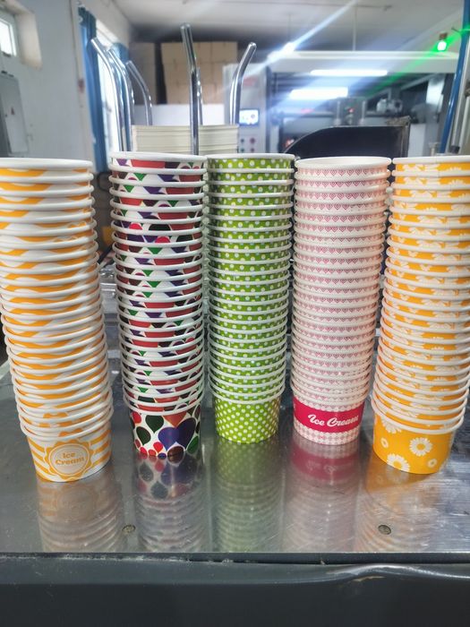 Одноразовые бумажные стаканы в ассортименте