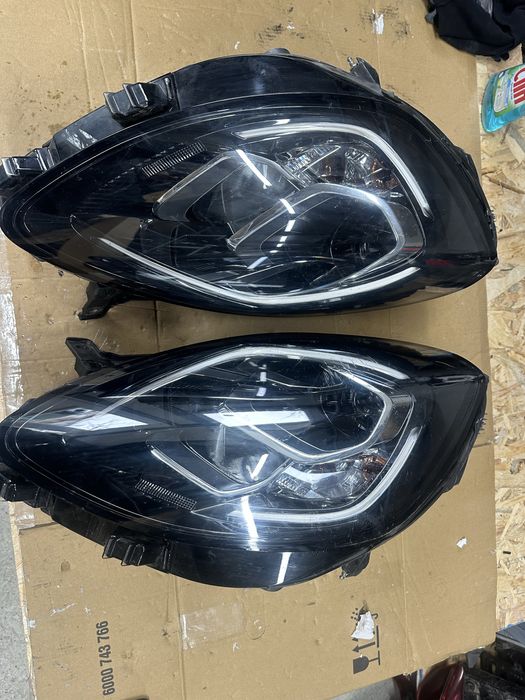 Faruri stânga dreapta ford puma.