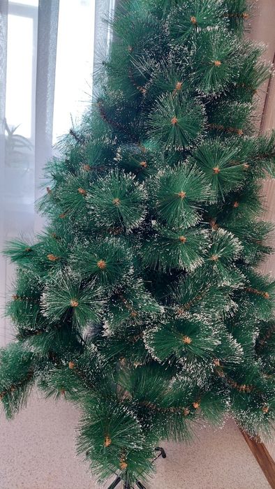 Продам искусственную Ёлку 1,5 м.