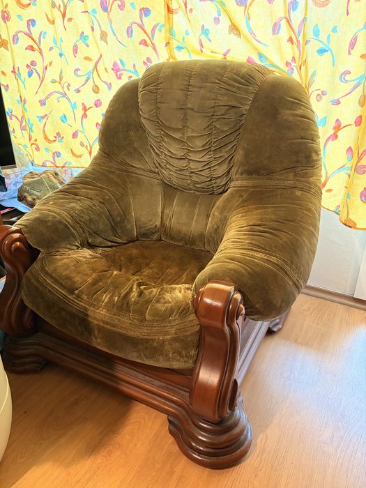 Луксозен винтидж холов комплект от масивно орехово дърво и кадифена тапицерия– диван + 2 фотьойла