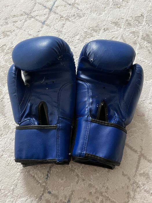 Боксерские перчатки