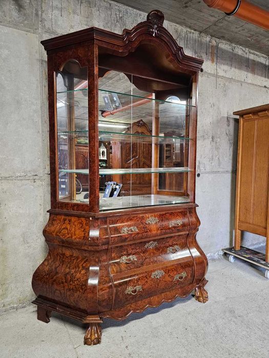 Витрина в стил Чипъндейл