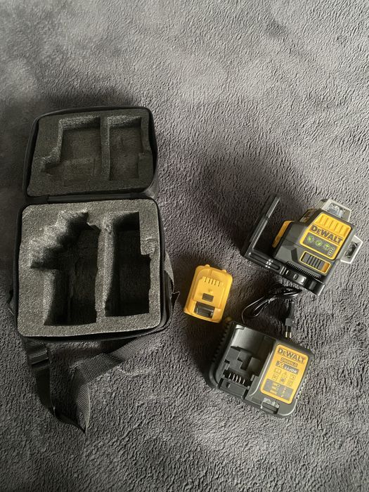 Set Nivela laser DeWalt DW089LG incarcator baterie incluse
