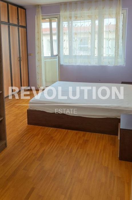 Дава се под наем Тристаен апартамент в Варна, Колхозен пазар - 90 кв.м за 575 € - Снимка #1