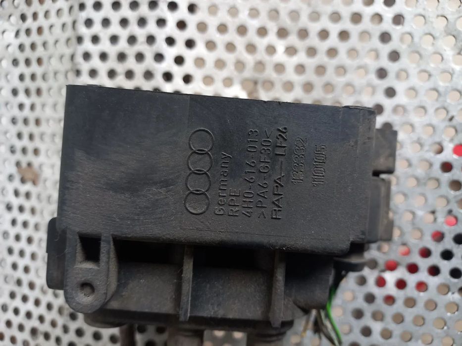 Bloc Valve Suspensie Pneumatica Audi A8 4H D4 A6 C7 A7 Original 94.000 Km An 2010-2011-2012-2013-2014-2015-2016-2017 Cod 4H0616013 Dezmembrez Audi A8