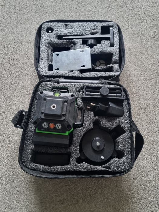 Laser de nivel cu 2 baterii